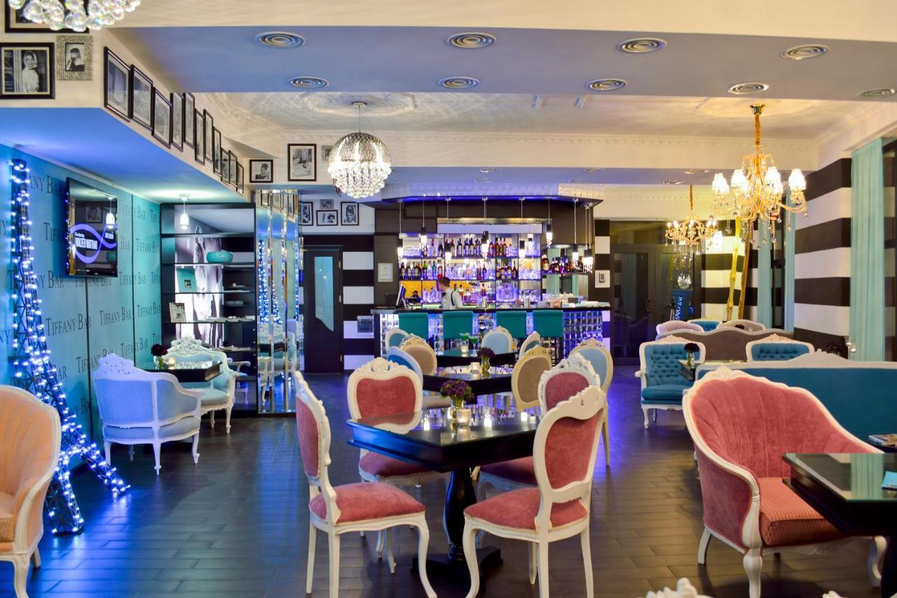River Side Hotel Tbilisi Esterno foto The interior of the restaurant