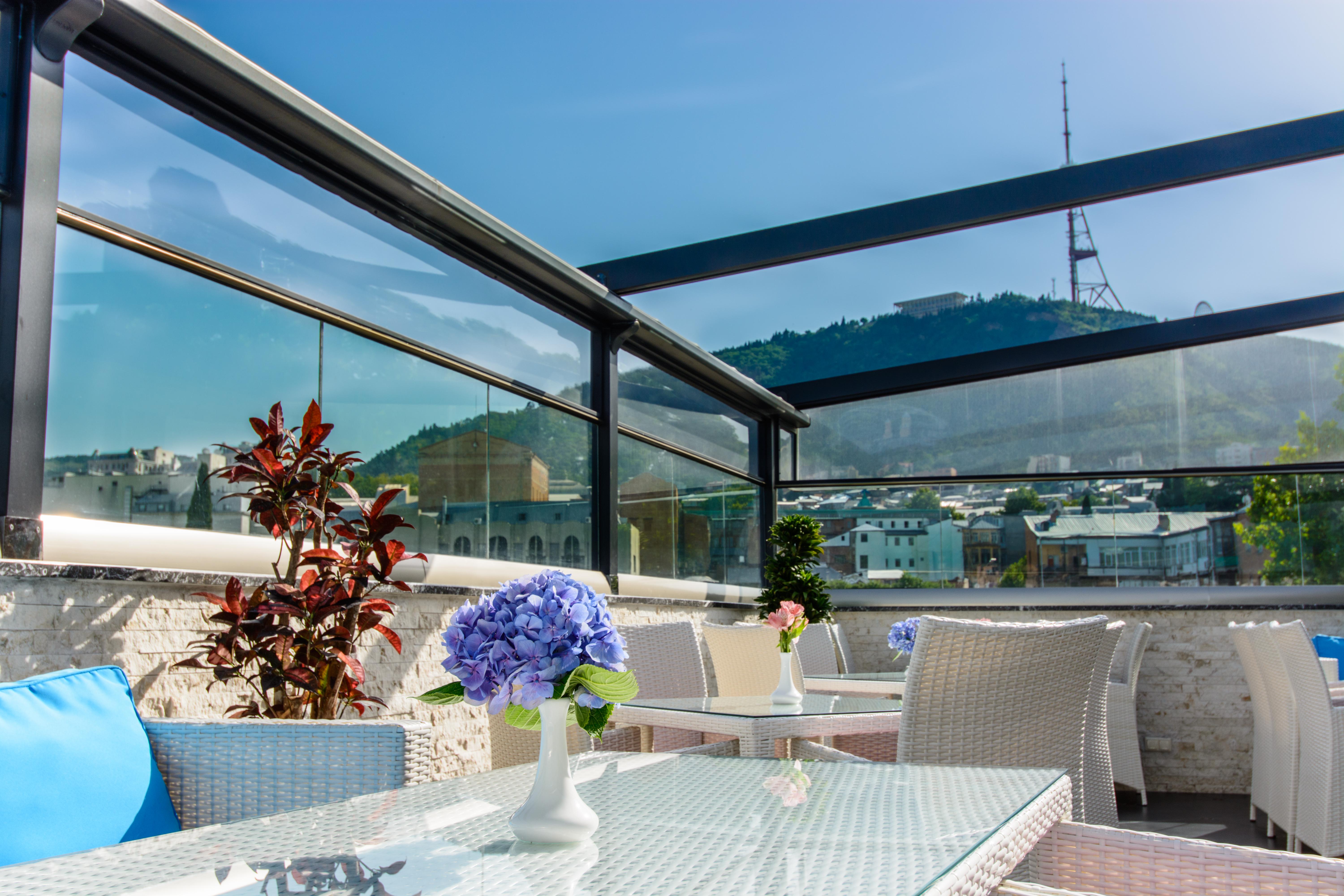 River Side Hotel Tbilisi Esterno foto The Sky Bar
