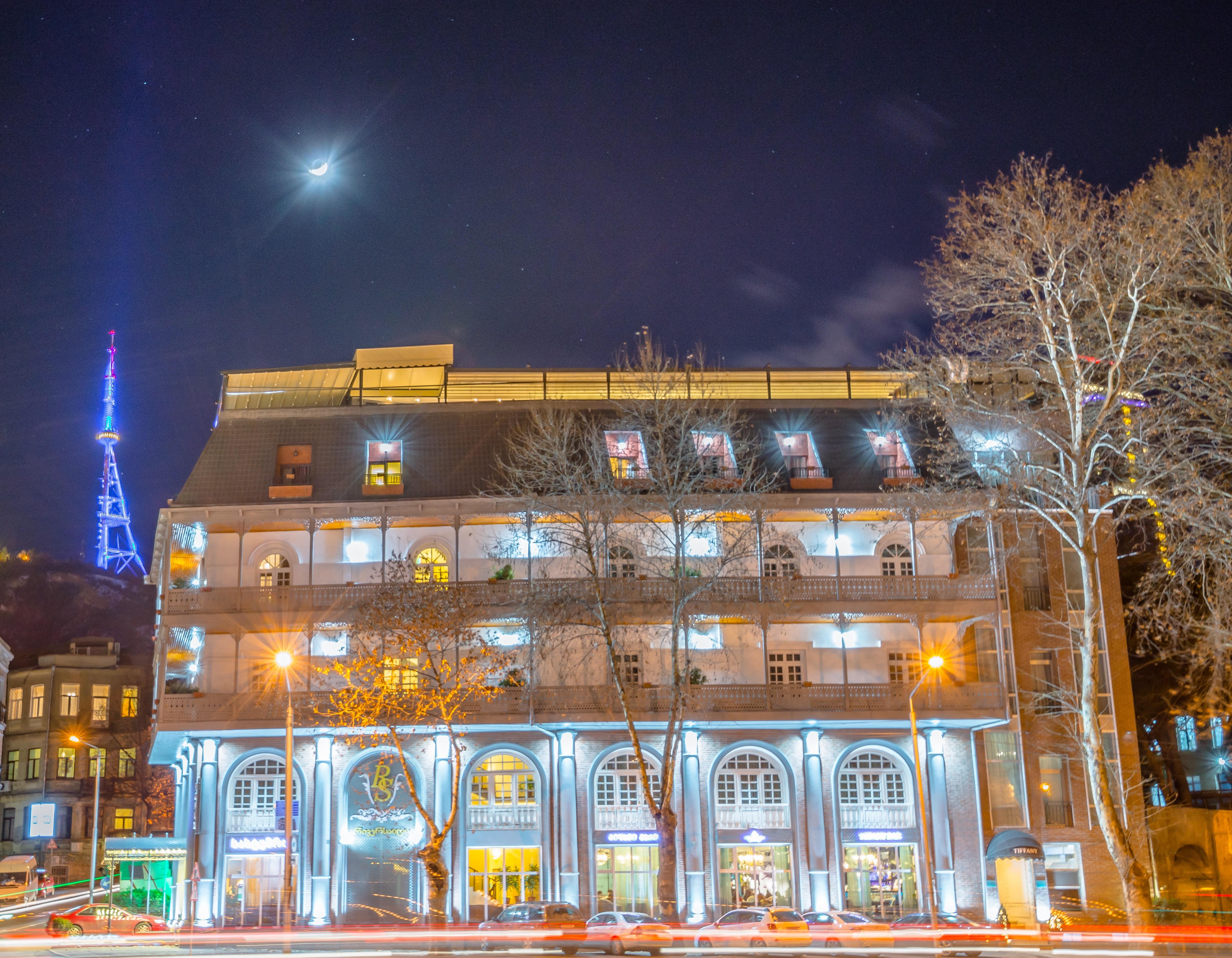 River Side Hotel Tbilisi Esterno foto The building of the National Museum of Georgia