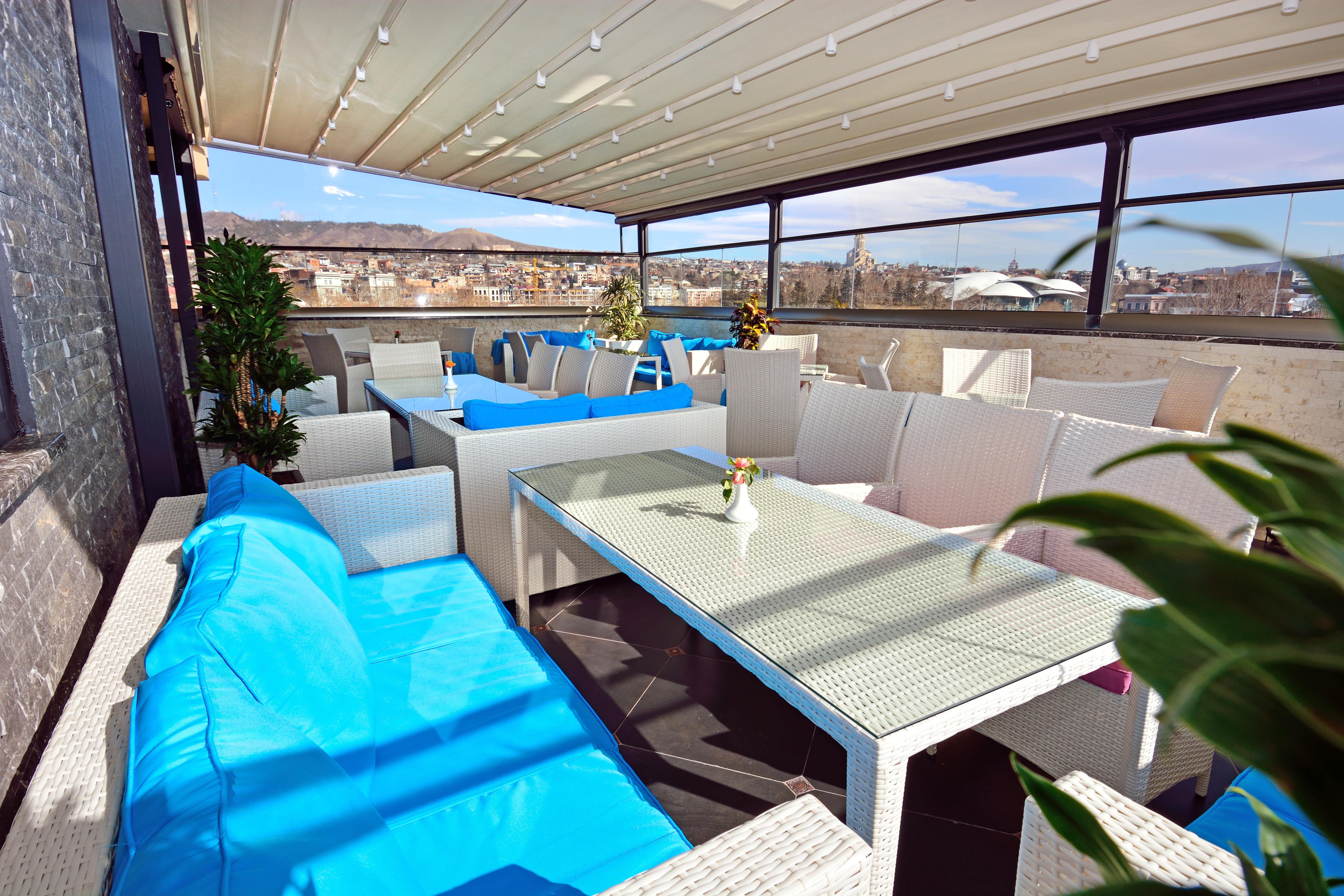 River Side Hotel Tbilisi Esterno foto A 3D rendering of a balcony