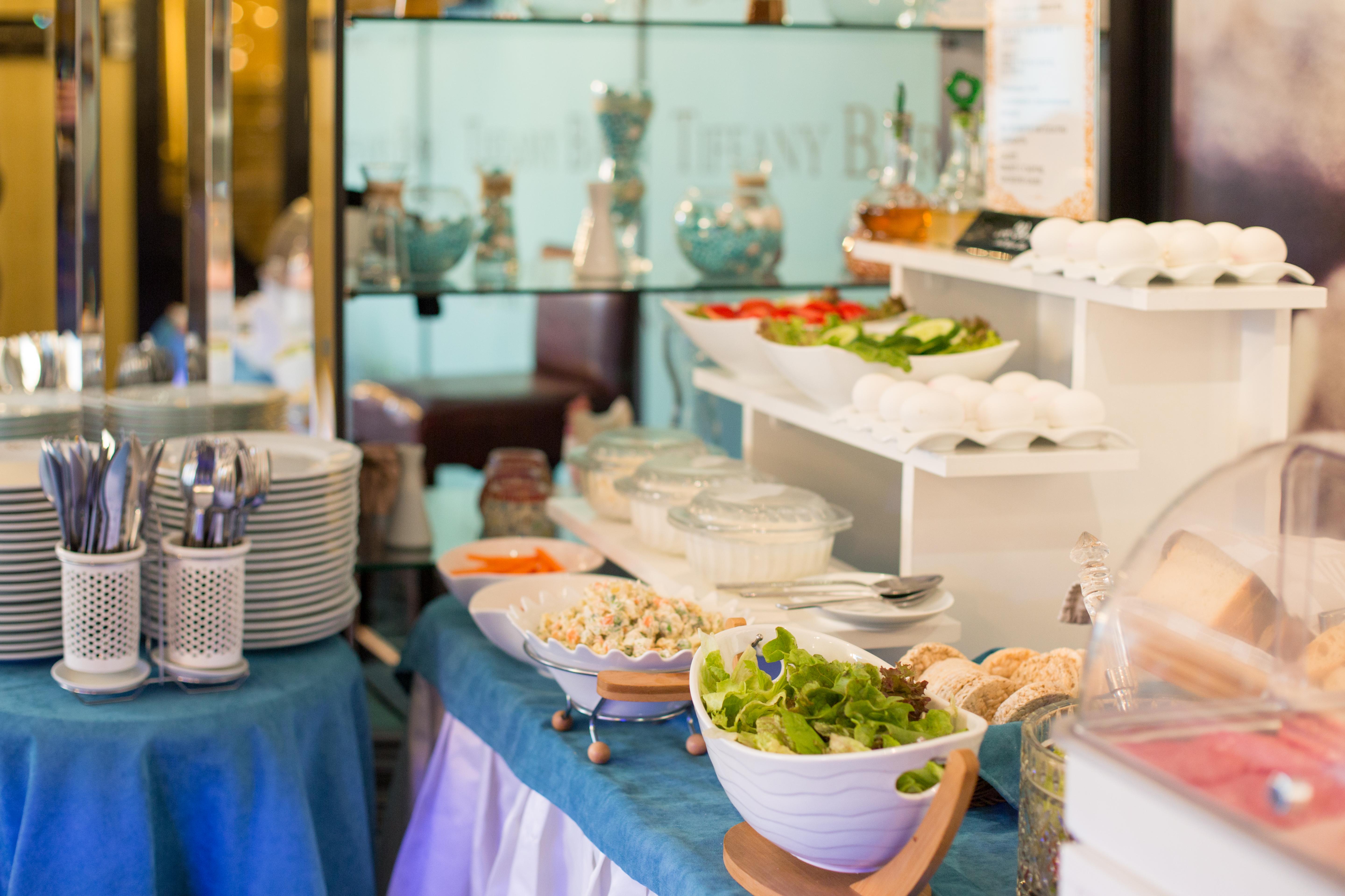 River Side Hotel Tbilisi Esterno foto A salad bar