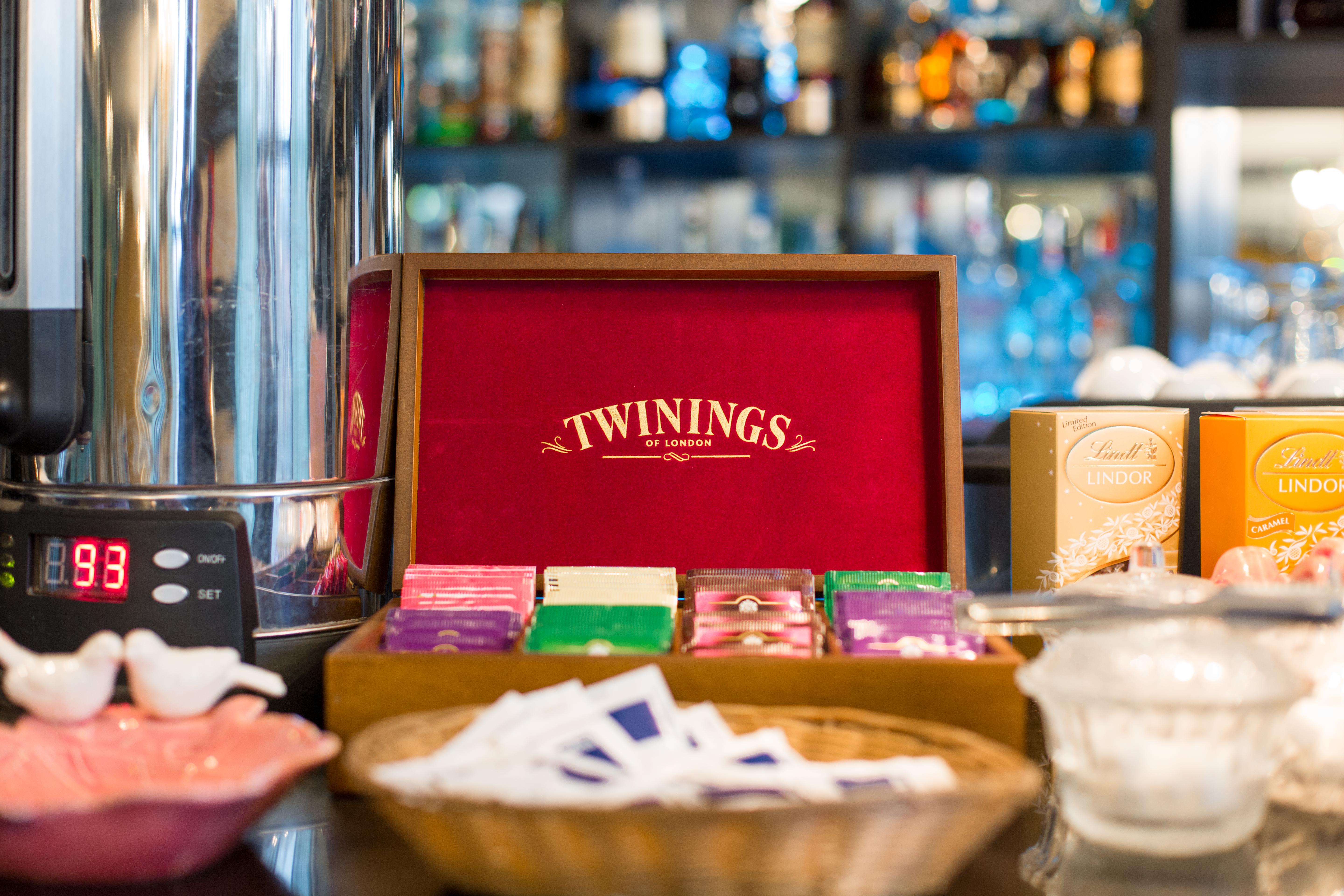 River Side Hotel Tbilisi Esterno foto Twinings tea