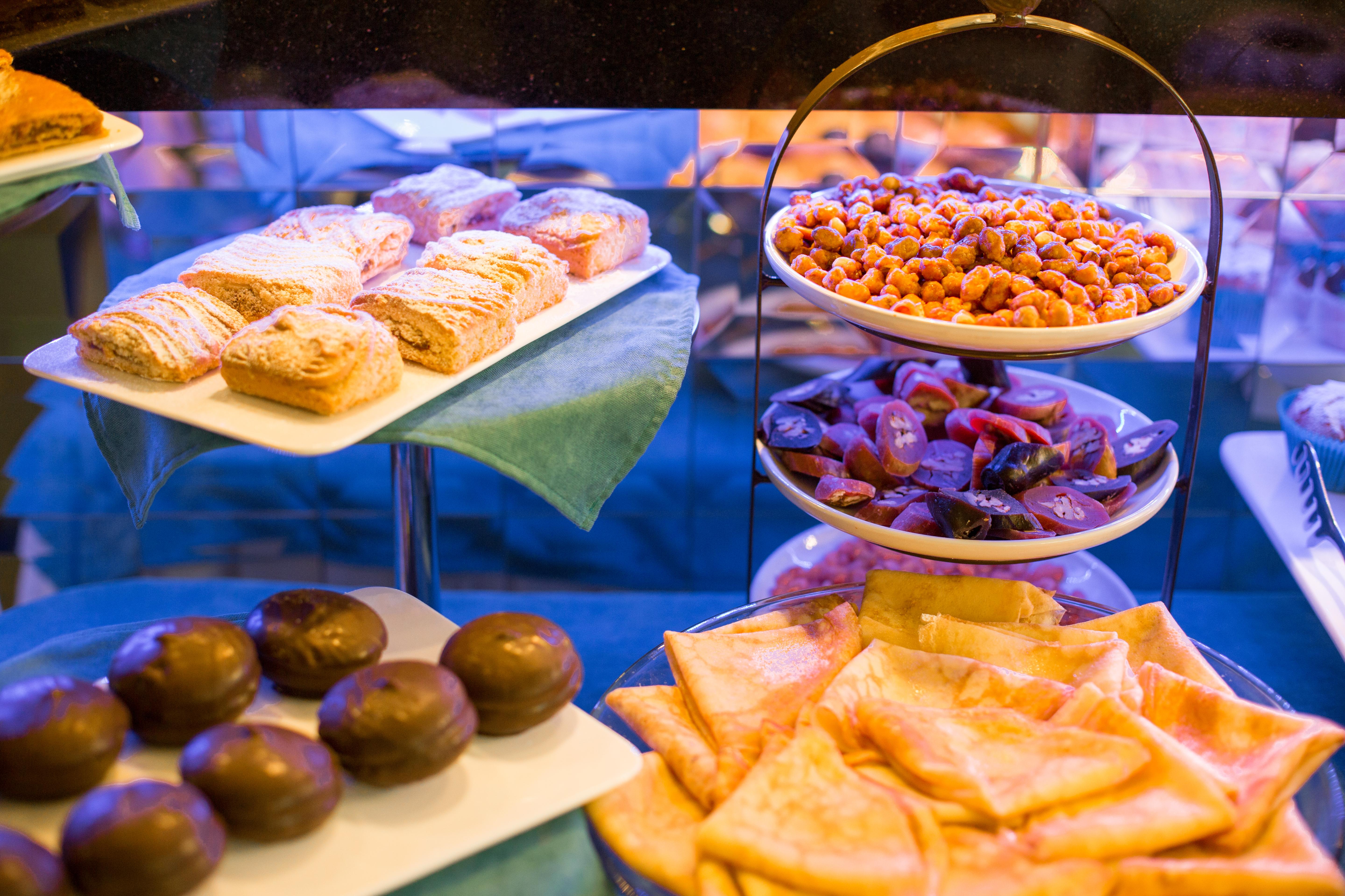 River Side Hotel Tbilisi Esterno foto A display of pastries and other snacks at a bakery in Madrid, Spain