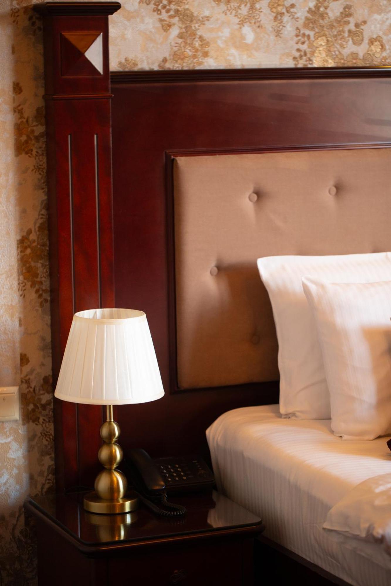 River Side Hotel Tbilisi Esterno foto A lampshade