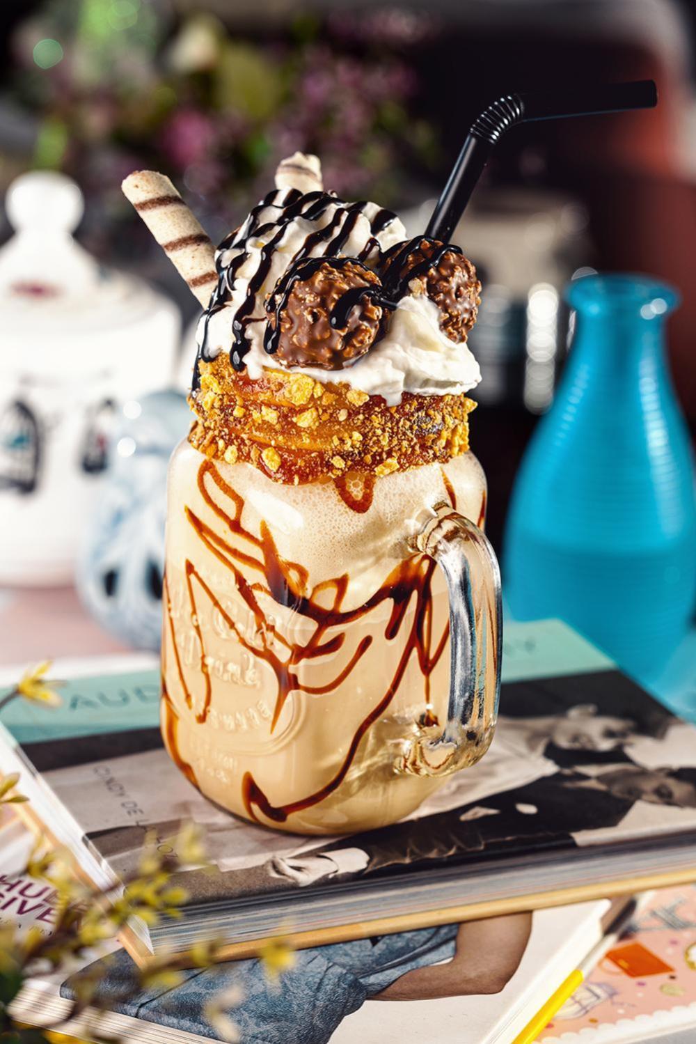 River Side Hotel Tbilisi Esterno foto A peanut butter milkshake