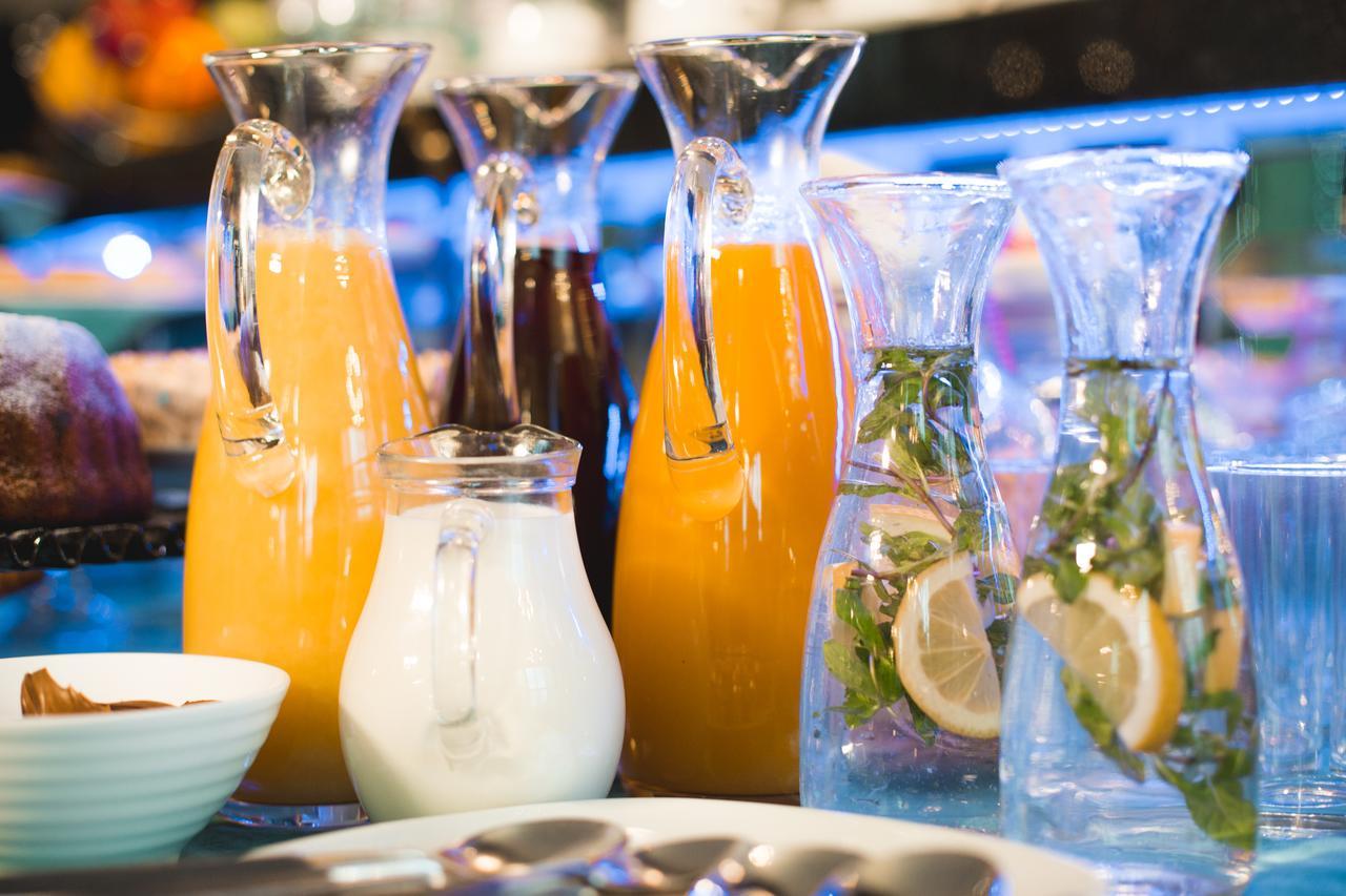 River Side Hotel Tbilisi Esterno foto Orange juice